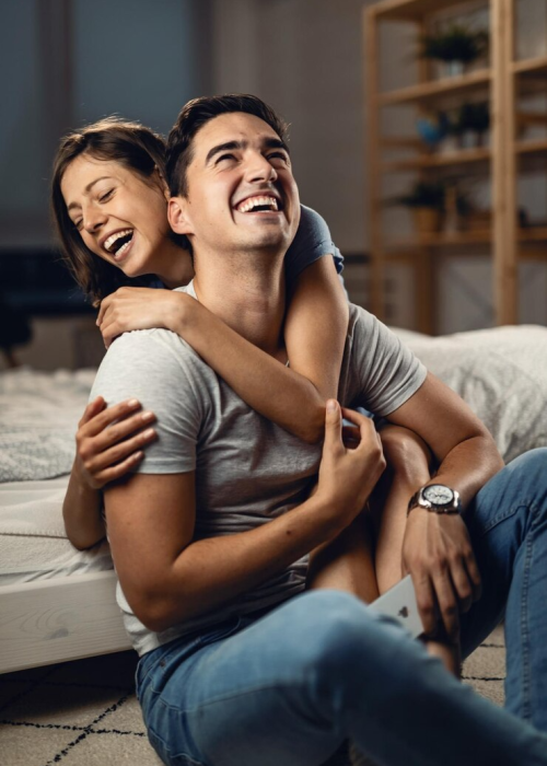 young-cheerful-couple-laughing-about-something-having-fun-home_637285-2023